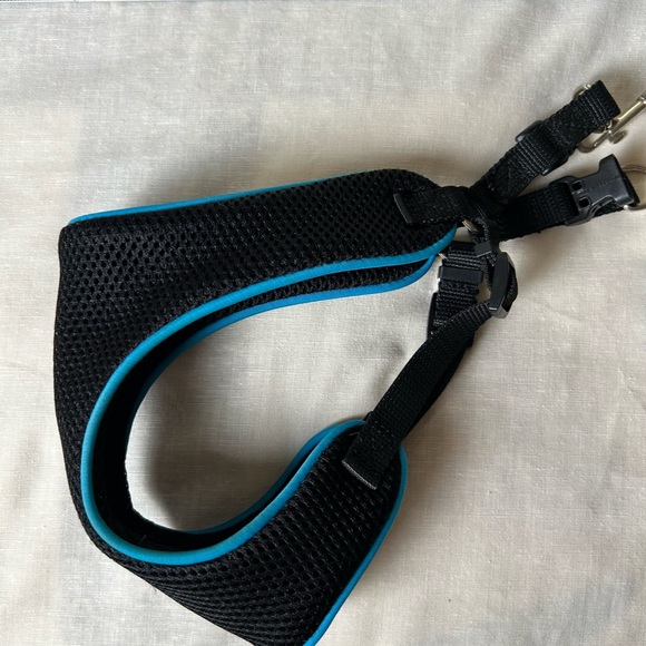 Dog Harness and leash Sz S soft clips on the shoulders 1/2 inch wide web leash - Picture 3 of 8